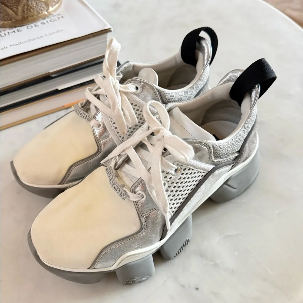 GIVENCHY Jaw Low-Top Sneakers - Picture 7 of 16